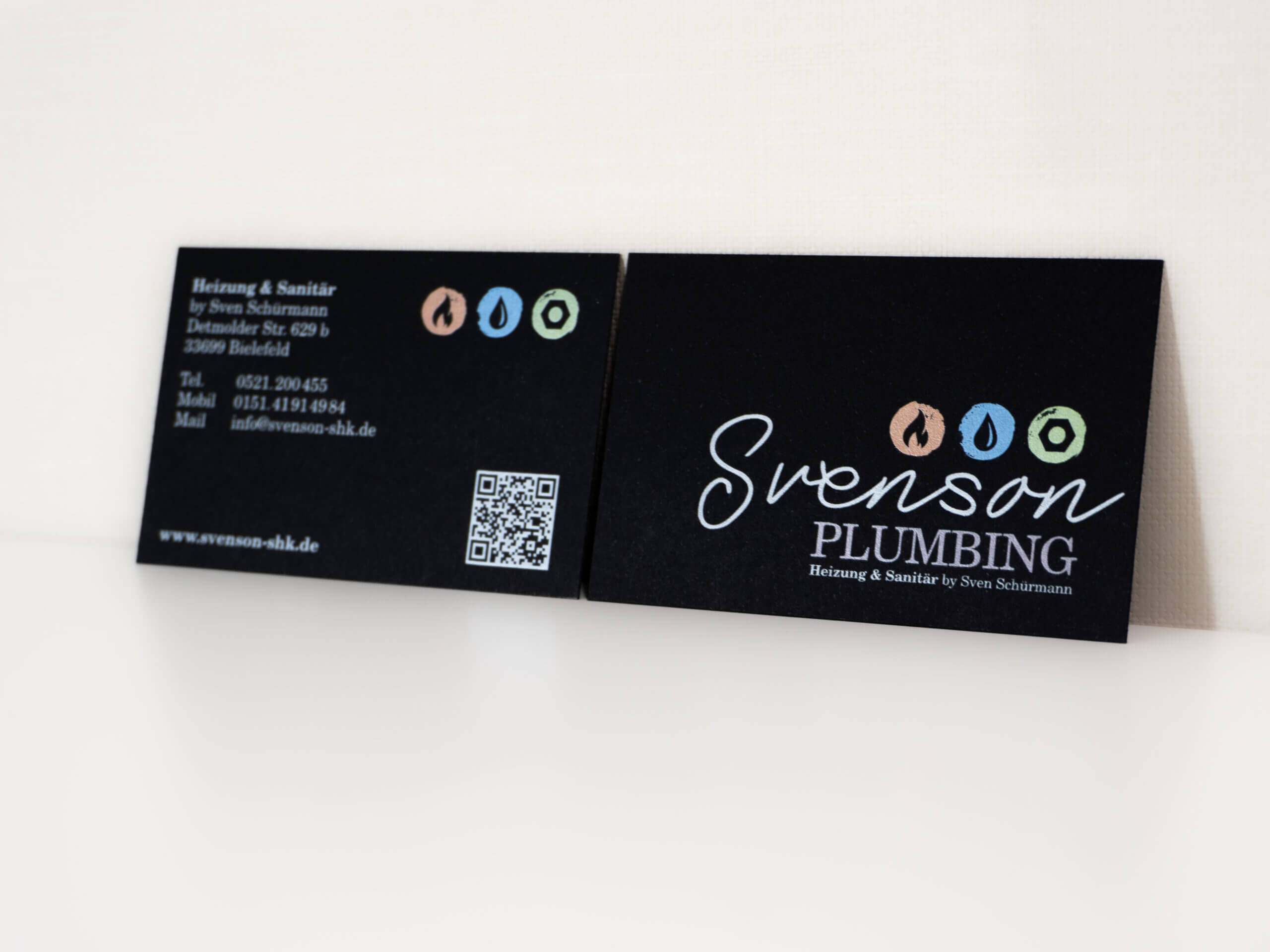 Visitenkarten für Svenson Plumbing. Grafik und Umsetzung von GRAPHINITY.
