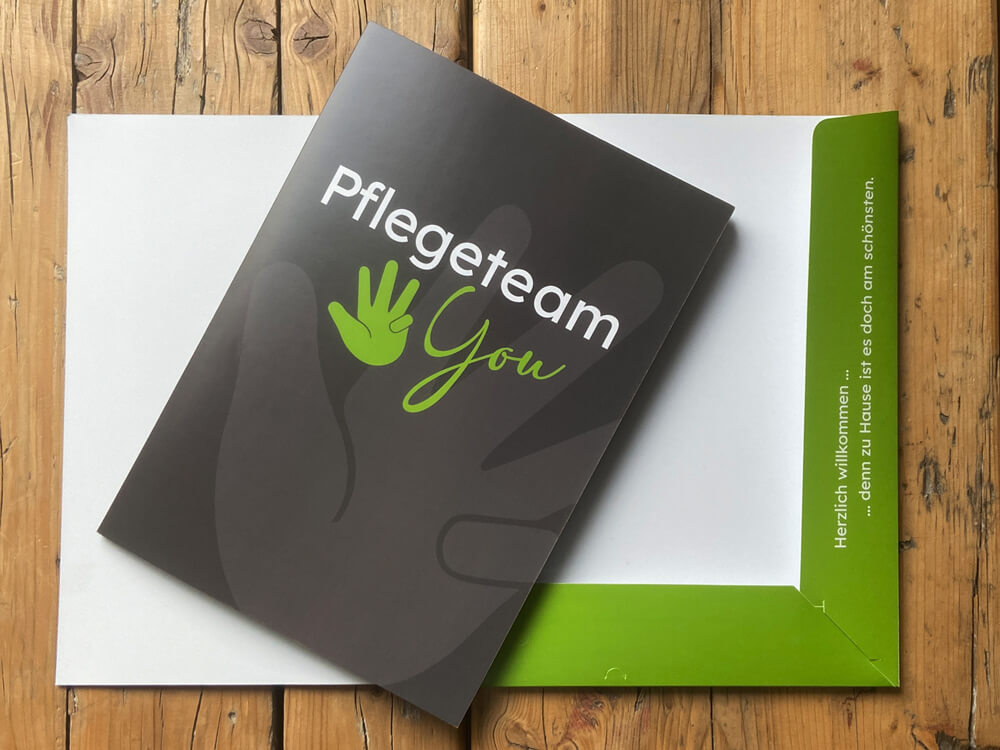 Präsentationsmappen für das Pflegeteam 4 You. Grafik und Umsetzung von GRAPHINITY.